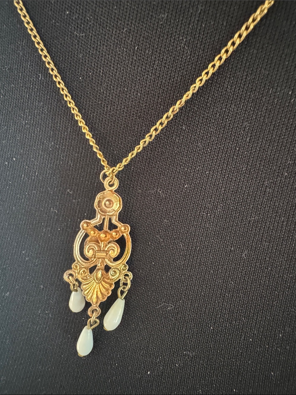 Vintage Gold Pendant Necklace with White Teardrop Drops - Vintage - Picture 3 of 5